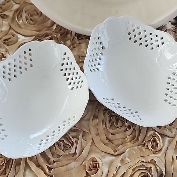 2 Lattice Work Bowls - Picture 2 of 10
